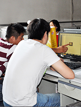 設(shè)計(jì)師與客戶溝通